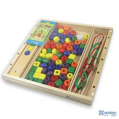 Jogo educativo de madeira com formas geométricas coloridas e cordas em caixa de madeira