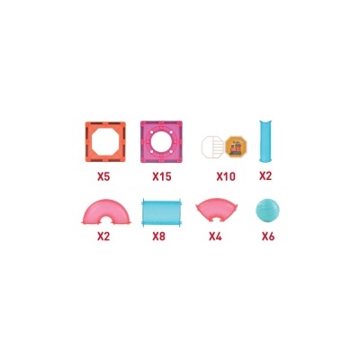 Peças de construção coloridas de plástico organizadas sobre fundo branco