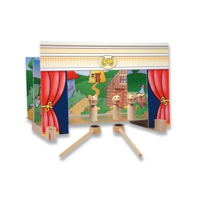 Teatro de madeira com fantoches de porquinhos e martelos