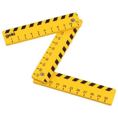 Medidor dobrável amarelo com números e riscas pretas