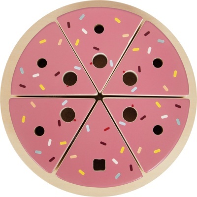 Jogo em madeira de fatias de bolo cor de rosa com confetis coloridos