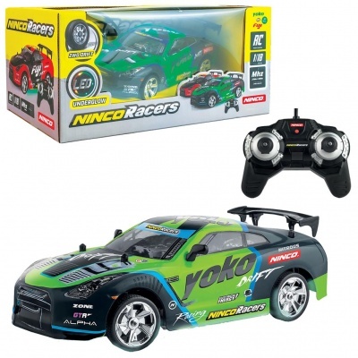 Carro de corrida de brinquedo verde com controlador remoto preto e embalagem NINCO Racers