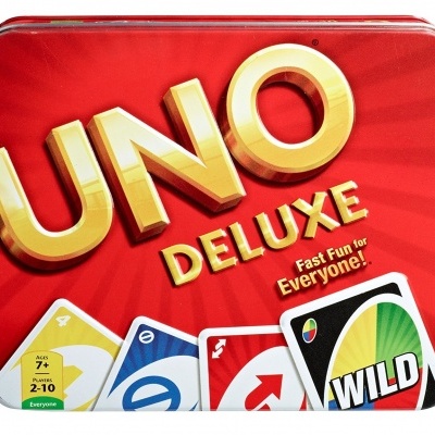 Lata vermelha com cartas do jogo UNO DELUXE