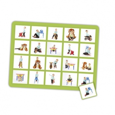 Jogo de tabuleiro com imagens de crianças e ursinhos de pelúcia
