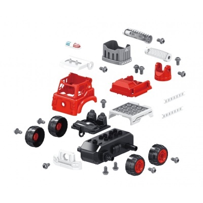 Peças plásticas para montar veículo vermelho e preto com parafusos isoladas em fundo branco