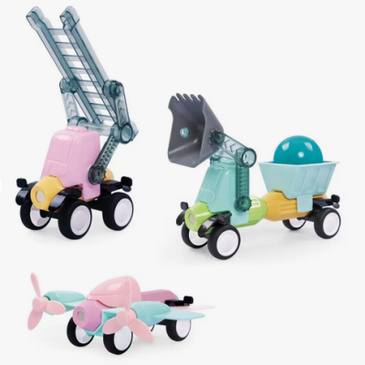 Brinquedos de construção em plástico colorido: guindaste, escavadora e avião.