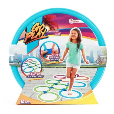 Jogo Hopscotch GO PLAY com peças de anéis coloridos e imagem de rapariga a jogar