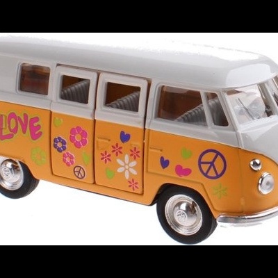 Mini carrinha Volkswagen branco e laranja decorada com flores e símbolos de paz