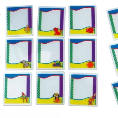 Folhas de papel decoradas com molduras coloridas e imagens de animais