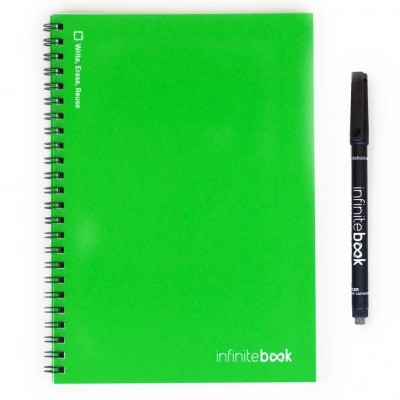 Caderno verde com espiral e marcador preto