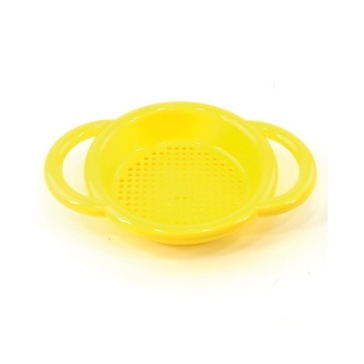 Coador amarelo em plástico com duas pegas laterais