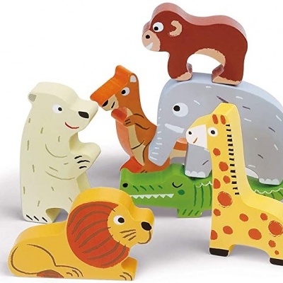 Figuras de madeira de animais em várias cores