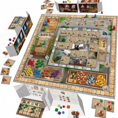 Jogo de tabuleiro com tabuleiro principal colorido, peças de madeira, marcadores, moedas ilustradas e vários cartões.