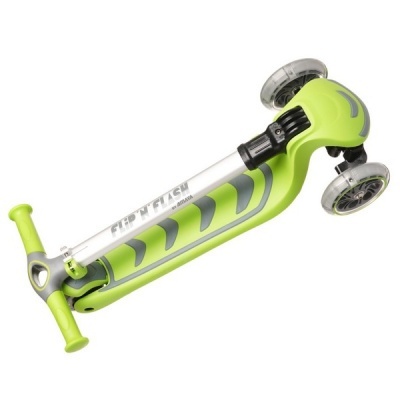 Trotinete dobrável verde com três rodas e detalhes cinzentos