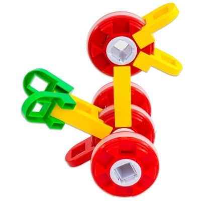 Brinquedo de construção infantil colorido com rodas e conectores