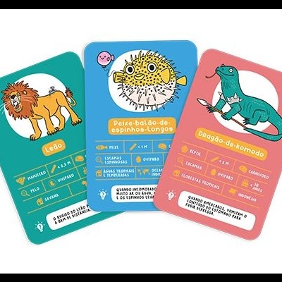 Três cartas de jogo infantis com desenhos de um leão, peixe-bolha e dragão-de-komodo