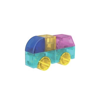 Carrinho de brinquedo feito de blocos de plástico coloridos translúcidos.
