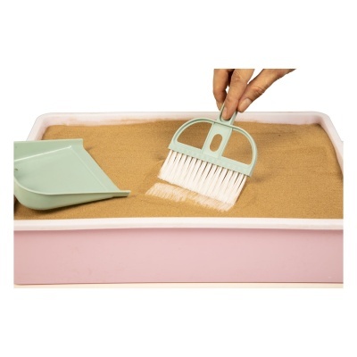 Caixa de areia para gatos com areia e utensílios de limpeza