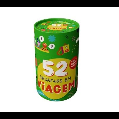 Embalagem cilíndrica verde com texto colorido de desafios em viagem