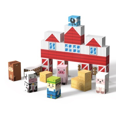Brinquedo de blocos de madeira com temática de quinta, incluindo celeiro, animais e personagens.