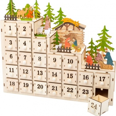 Calendário do Advento em madeira com 24 gavetas numeradas e decoração da Natividade.