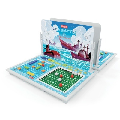 Jogo de tabuleiro de batalha naval com tema marítimo e peões coloridos