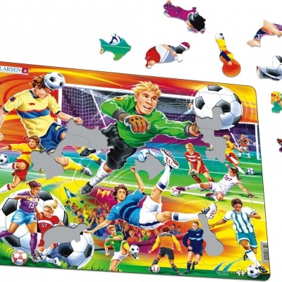 Puzzle colorido de futebol com jogadores e guarda-redes no campo