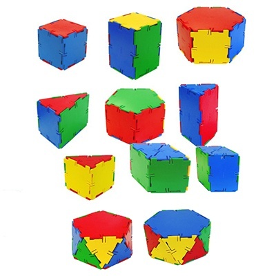 peças modulares coloridas interligadas em formas geométricas