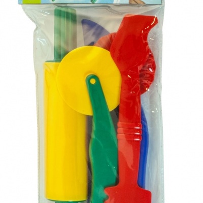 Conjunto de ferramentas de artesanato coloridas em embalagem transparente com cabeçalho de cartão