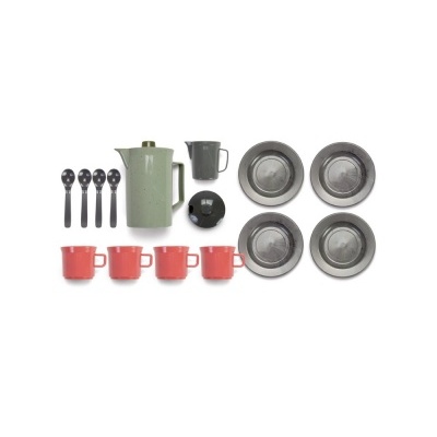 Conjunto de jantar com chávenas, pratos, jarro, copo e colheres de cores variadas