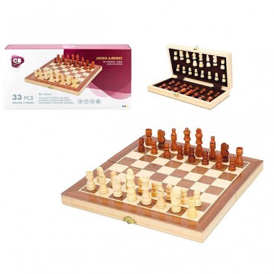 Jogo de xadrez de madeira com tabuleiro e 33 peças em tons claros e castanhos com embalagem