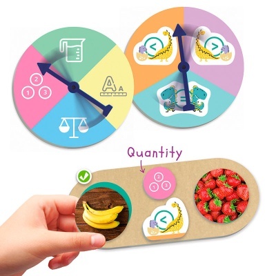 Jogo educativo de discos giratórios em madeira com imagens de frutas e dinossauros para ensino