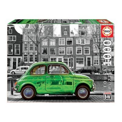 Caixa de puzzle com imagem de carro verde em fundo preto e branco