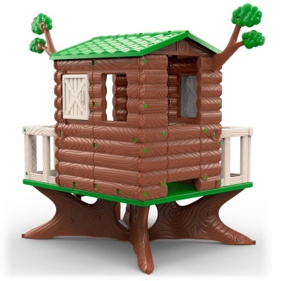 Casa de brincar infantil de plástico com textura de madeira e telhado verde