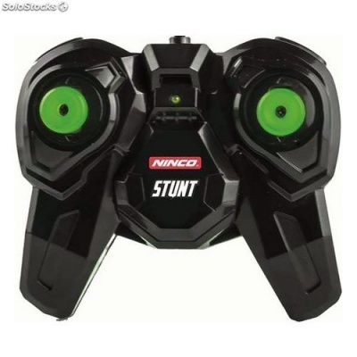 Comando rádio preto com rodas verdes e texto NINCO STUNT