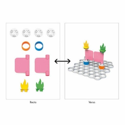 Peças coloridas de um tabuleiro de jogo plástico com texto Recto e Verso