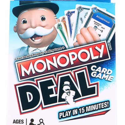 Embalagem do jogo de cartas Monopoly Deal com personagem e texto informativo