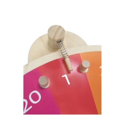 Roda colorida com números e indicador de madeira