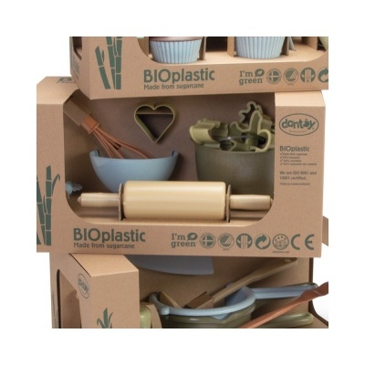 Conjunto de utensílios de cozinha para crianças em embalagem de cartão com texto BIOplastic
