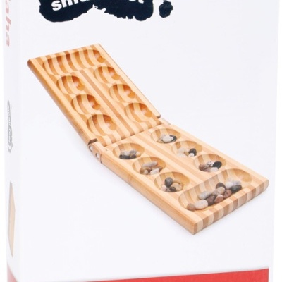 Jogo Kalaha de madeira na embalagem com logo small foot e indicação de idade