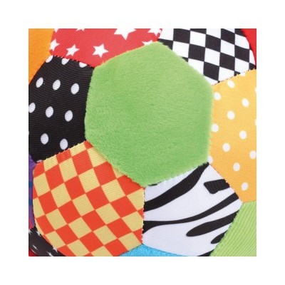 Bola de tecido colorida com vários padrões e texturas diferentes