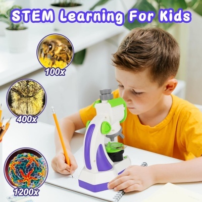 Criança a usar microscópio de brincar para aprendizagem STEM com ampliações 100x, 400x e 1200x
