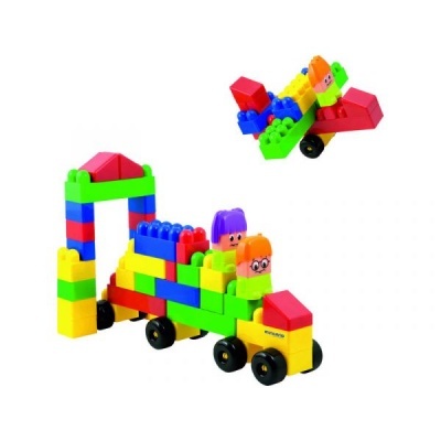 Brinquedo de blocos plásticos coloridos formando comboio e avião sobre fundo branco