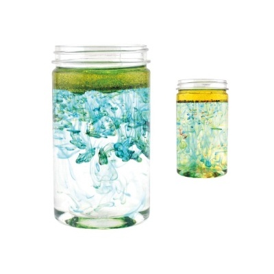 Dois frascos transparentes com líquido colorido a misturar