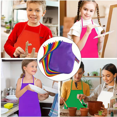 Crianças usando aventais coloridos em várias atividades e aventais sobrepostos coloridos ao centro.