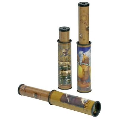 Quatro lunetas decorativas com mapas antigos e imagens de navios em tons castanhos, verdes e amarelos