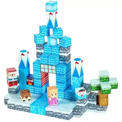 Blocos de construção coloridos formando castelo azul com personagens desenhados e árvore verde