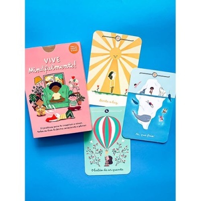 Conjunto de cartas ilustradas e coloridas com caixa rosa em fundo azul.