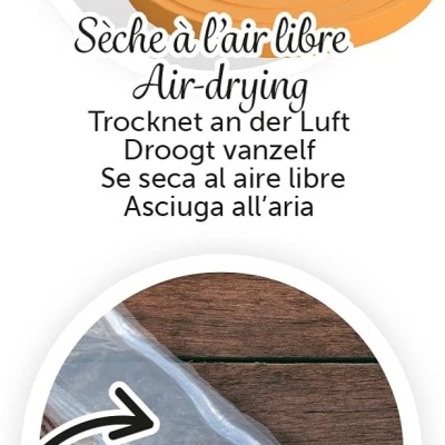 Peças de cerâmica e bolsa plástica com texto sobre secagem ao ar livre e embalagem resealável