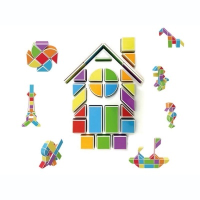 Blocos magnéticos coloridos formando uma casa e figuras geométricas e animais